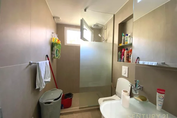 Shtepi ne shitje Apartament ne Tirane, 2+1, Mobilimi E mobiluar, Pagesa 210,000  Euro.