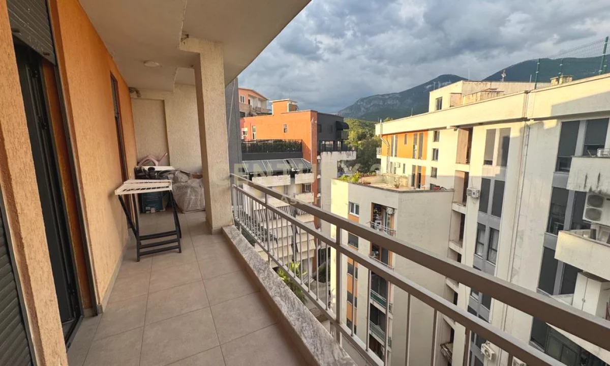 Shtepi ne shitje Apartament ne Tirane, 2+1, Mobilimi E mobiluar, Pagesa 149,000  Euro.