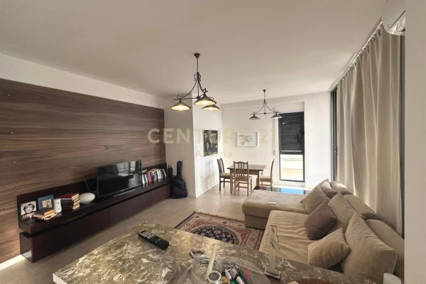 Shtepi ne shitje Apartament ne Tirane, 2+1, Mobilimi E mobiluar, Pagesa 149,000  Euro.