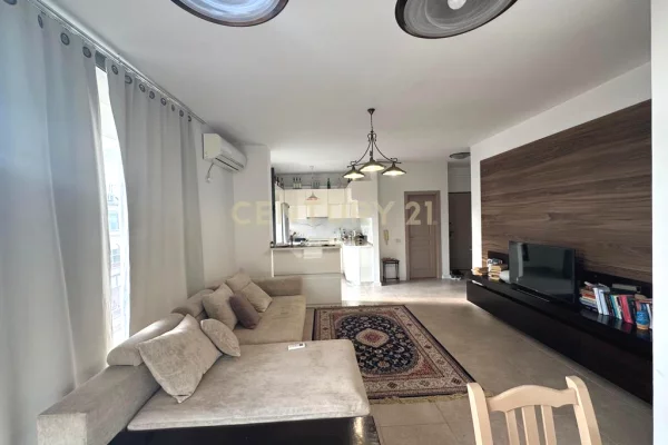 Shtepi ne shitje Apartament ne Tirane, 2+1, Mobilimi E mobiluar, Pagesa 149,000  Euro.