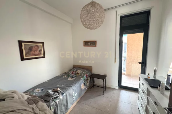 Shtepi ne shitje Apartament ne Tirane, 2+1, Mobilimi E mobiluar, Pagesa 149,000  Euro.