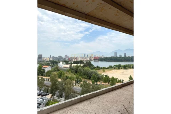 Shtepi ne shitje Apartament ne Tirane, 2+1, Mobilimi E mobiluar, Pagesa 364,000  Euro.