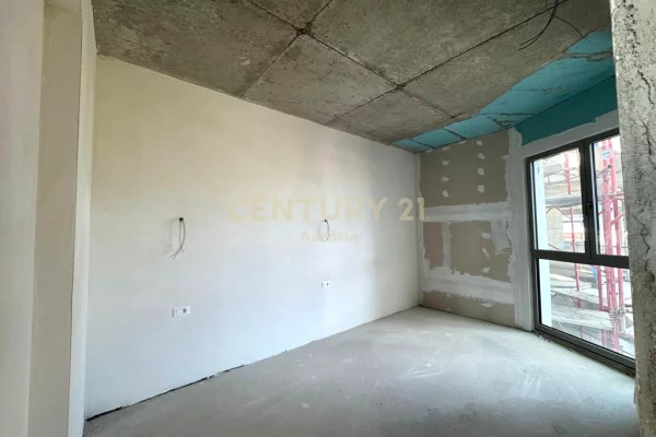 Shtepi ne shitje Apartament ne Tirane, 2+1, Mobilimi Bosh, pa mobiluar, Pagesa 322,000  Euro.