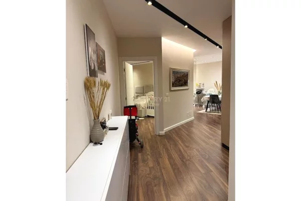 Shtepi ne shitje Apartament ne Tirane, 1+1, Mobilimi E mobiluar, Pagesa 177,000  Euro.