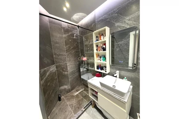 Shtepi ne shitje Apartament ne Tirane, 1+1, Mobilimi E mobiluar, Pagesa 177,000  Euro.