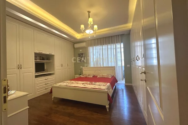 Shtepi ne shitje Apartament ne Tirane, 1+1, Mobilimi E mobiluar, Pagesa 168,000  Euro.