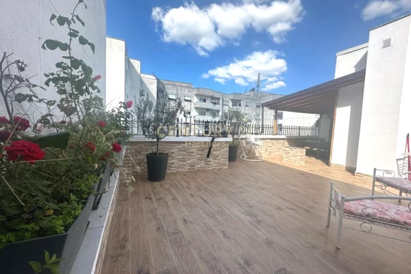 Shtepi ne shitje Apartament ne Tirane, 1+1, Mobilimi E mobiluar, Pagesa 135,000  Euro.