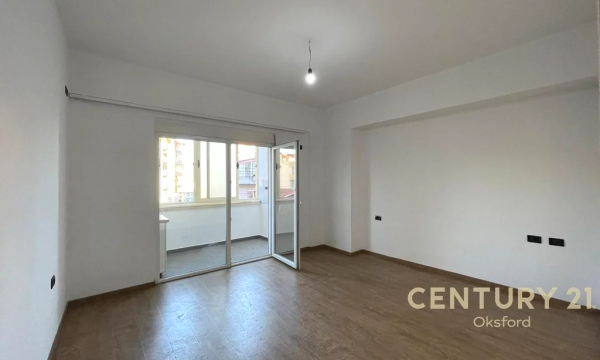 Shtepi ne shitje Apartament ne Tirane, 2+1, Mobilimi Bosh, pa mobiluar, Pagesa 140,000  Euro.