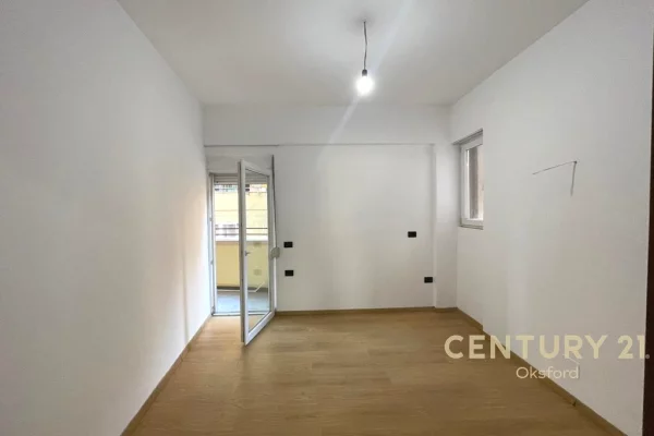 Shtepi ne shitje Apartament ne Tirane, 2+1, Mobilimi Bosh, pa mobiluar, Pagesa 140,000  Euro.