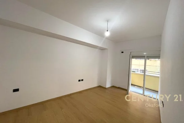 Shtepi ne shitje Apartament ne Tirane, 2+1, Mobilimi Bosh, pa mobiluar, Pagesa 140,000  Euro.