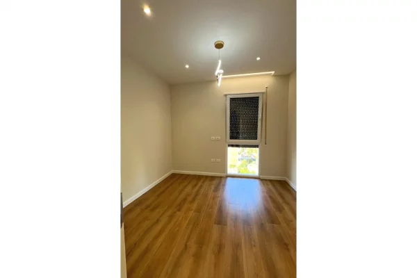 Shtepi ne shitje Apartament ne Tirane, 2+1, Mobilimi E mobiluar, Pagesa 185,000  Euro.