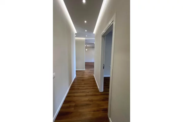 Shtepi ne shitje Apartament ne Tirane, 2+1, Mobilimi E mobiluar, Pagesa 185,000  Euro.