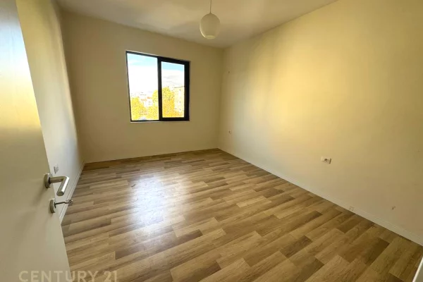 Shtepi ne shitje Apartament ne Tirane, 2+1, Mobilimi E mobiluar, Pagesa 155,000  Euro.