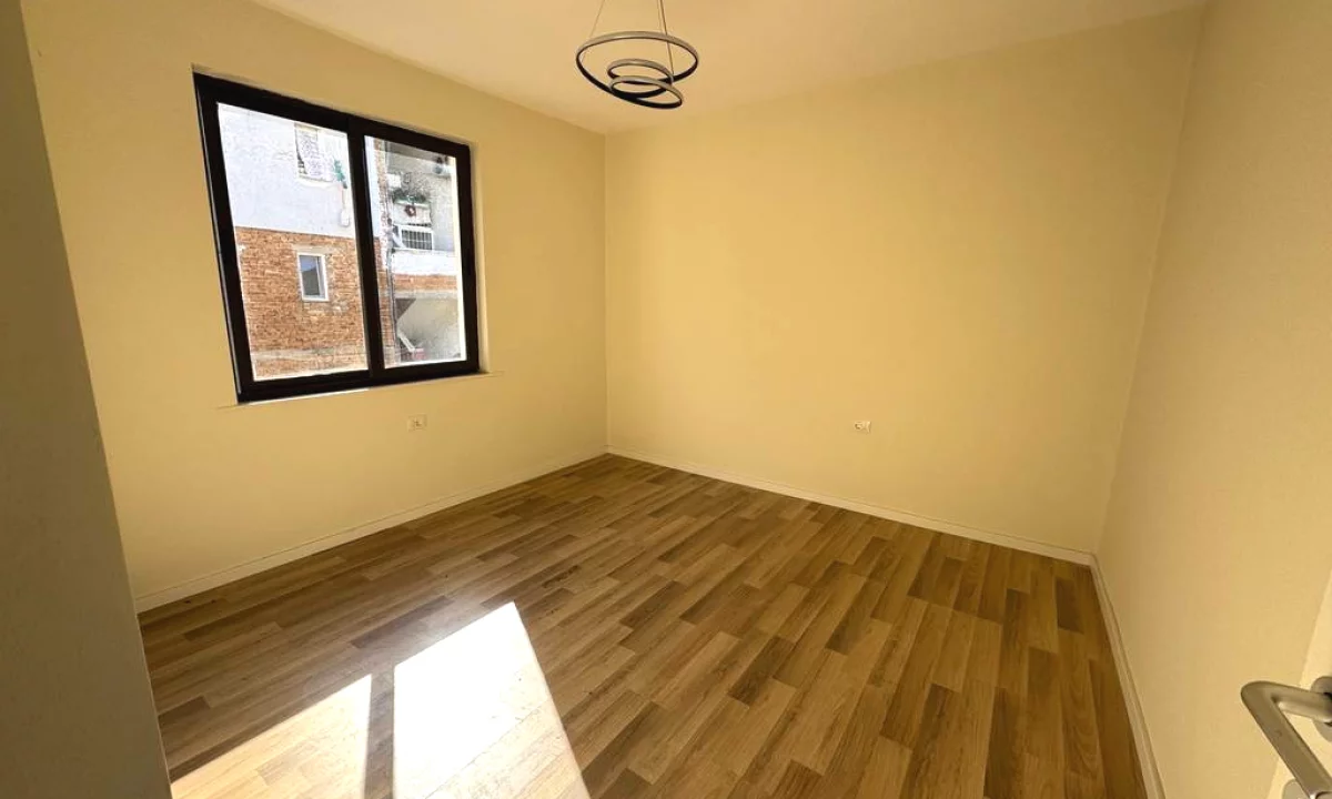 Shtepi ne shitje Apartament ne Tirane, 2+1, Mobilimi E mobiluar, Pagesa 155,000  Euro.