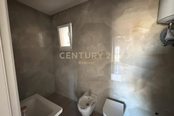 Shtepi ne shitje Apartament ne Tirane, 2+1, Mobilimi E mobiluar, Pagesa 197,000  Euro.