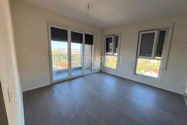 Shtepi ne shitje Apartament ne Tirane, 2+1, Mobilimi E mobiluar, Pagesa 197,000  Euro.