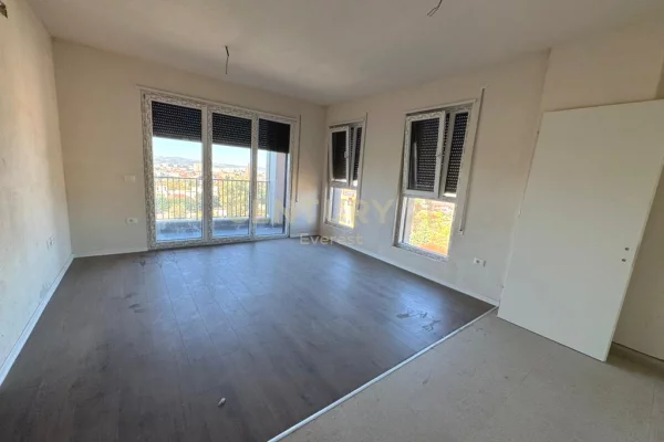 Shtepi ne shitje Apartament ne Tirane, 2+1, Mobilimi E mobiluar, Pagesa 197,000  Euro.