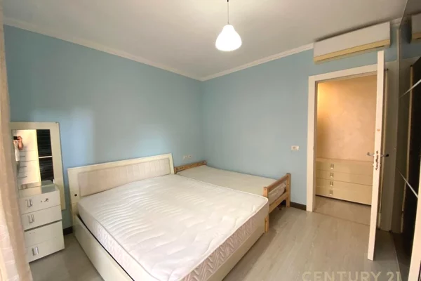 Shtepi ne shitje Apartament ne Tirane, 1+1, Mobilimi E mobiluar, Pagesa 140,000  Euro.