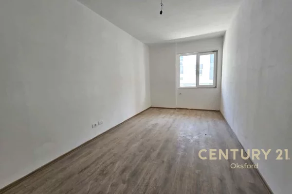 Shtepi ne shitje Apartament ne Tirane, 2+1, Mobilimi Bosh, pa mobiluar, Pagesa 104,000  Euro.