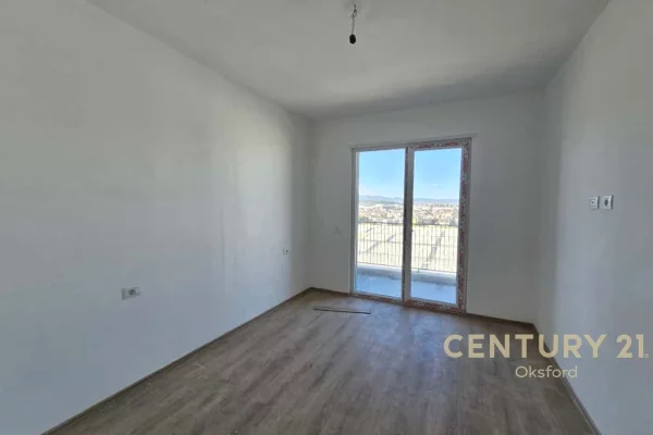 Shtepi ne shitje Apartament ne Tirane, 2+1, Mobilimi Bosh, pa mobiluar, Pagesa 104,000  Euro.