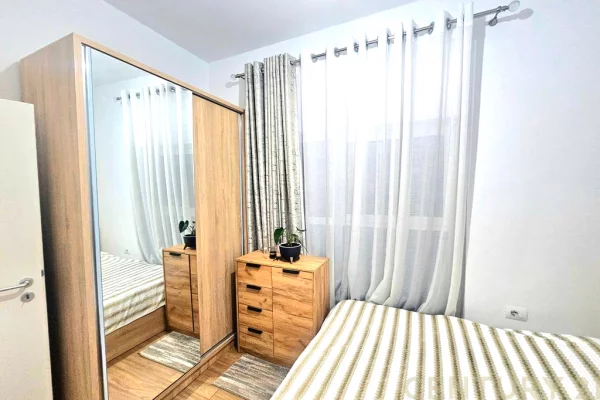 Shtepi ne shitje Apartament ne Tirane, 1+1, Mobilimi E mobiluar, Pagesa 106,000  Euro.
