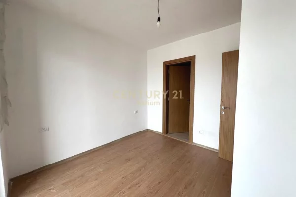 Shtepi ne shitje Apartament ne Tirane, 2+1, Mobilimi E mobiluar, Pagesa 135,000  Euro.