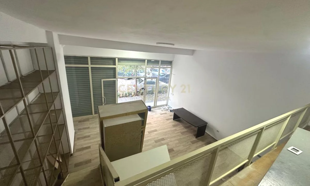 DISPONOJME AMBIENT KOMERCIAL PER SHITJE NE ASTIR !