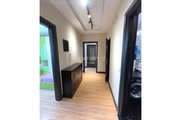 Shtepi ne shitje Apartament ne Tirane, 2+1, Mobilimi E mobiluar, Pagesa 157,000  Euro.