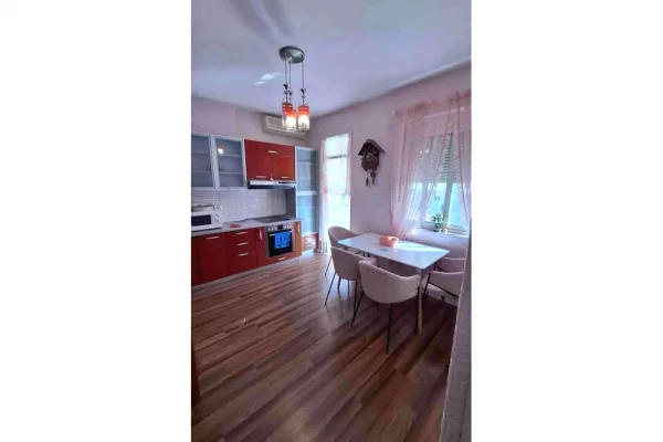 Shtepi ne shitje Apartament ne Tirane, 2+1, Mobilimi E mobiluar, Pagesa 185,000  Euro.