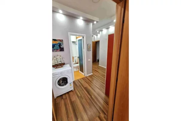 Shtepi ne shitje Apartament ne Tirane, 2+1, Mobilimi E mobiluar, Pagesa 185,000  Euro.