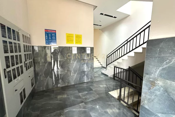 Shtepi ne shitje Apartament ne Tirane, 2+1, Mobilimi E mobiluar, Pagesa 195,000  Euro.