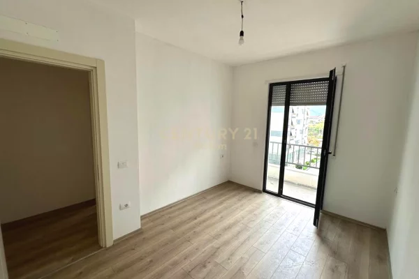 Shtepi ne shitje Apartament ne Tirane, 2+1, Mobilimi E mobiluar, Pagesa 195,000  Euro.