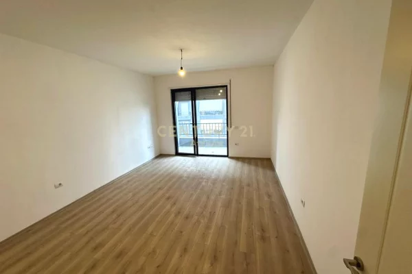 Shtepi ne shitje Apartament ne Tirane, 2+1, Mobilimi E mobiluar, Pagesa 195,000  Euro.