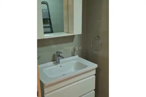 Shtepi ne shitje Apartament ne Tirane, 1+1, Mobilimi E mobiluar, Pagesa 110,000  Euro.