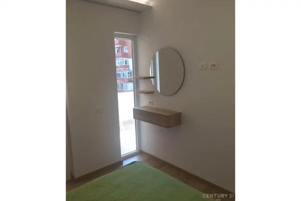 Shtepi ne shitje Apartament ne Tirane, 1+1, Mobilimi E mobiluar, Pagesa 165,000  Euro.