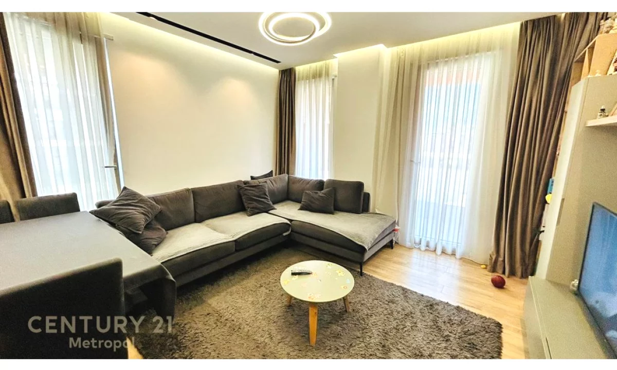 Shtepi ne shitje Apartament ne Tirane, 1+1, Mobilimi E mobiluar, Pagesa 199,000  Euro.