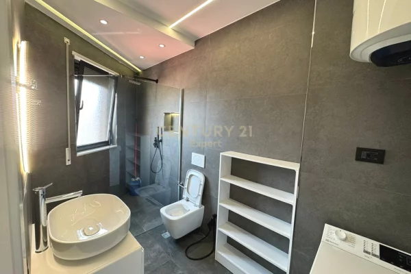 Shtepi ne shitje Apartament ne Tirane, 1+1, Mobilimi E mobiluar, Pagesa 180,000  Euro.