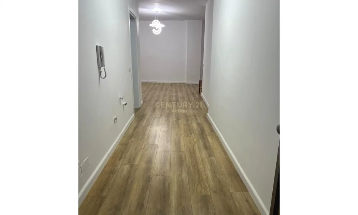 Shtepi ne shitje Apartament ne Tirane, 1+1, Mobilimi Bosh, pa mobiluar, Pagesa 120,000  Euro.