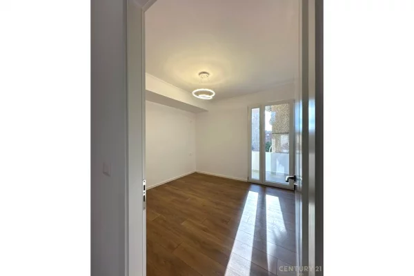 Shtepi ne shitje Apartament ne Tirane, 2+1, Mobilimi Pjeserisht e mobiluar, Pagesa 118,000  Euro.