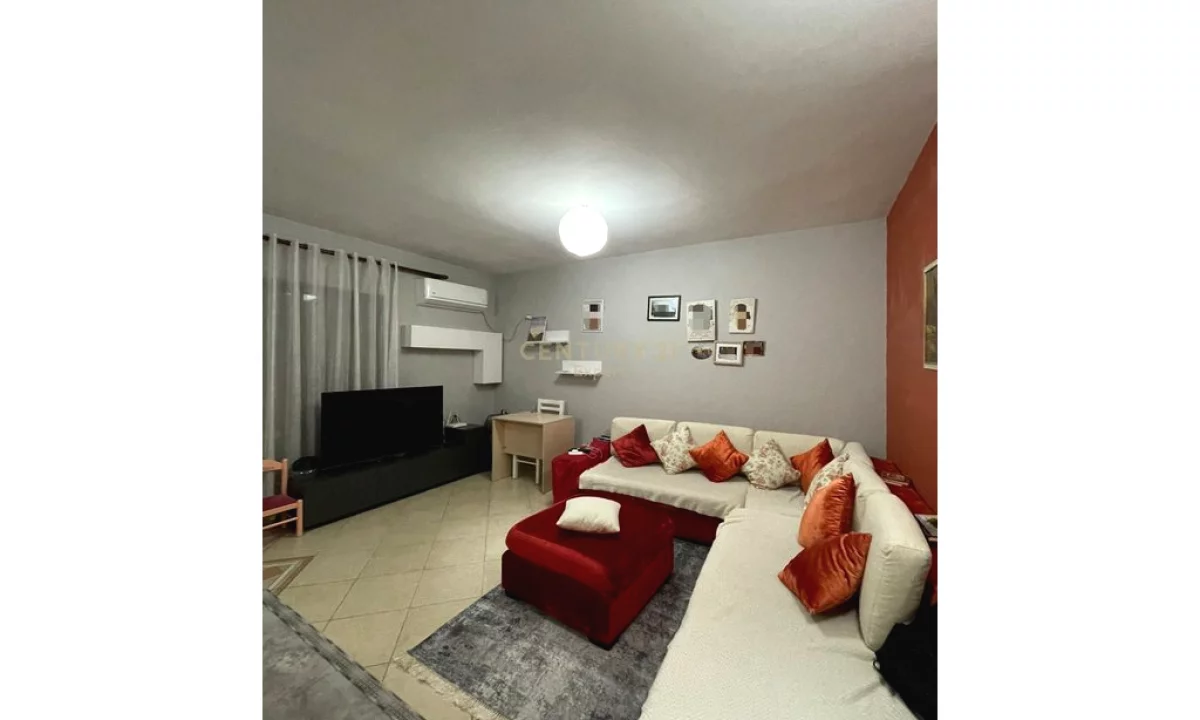 Shtepi ne shitje Apartament ne Tirane, 2+1, Mobilimi E mobiluar, Pagesa 165,000  Euro.