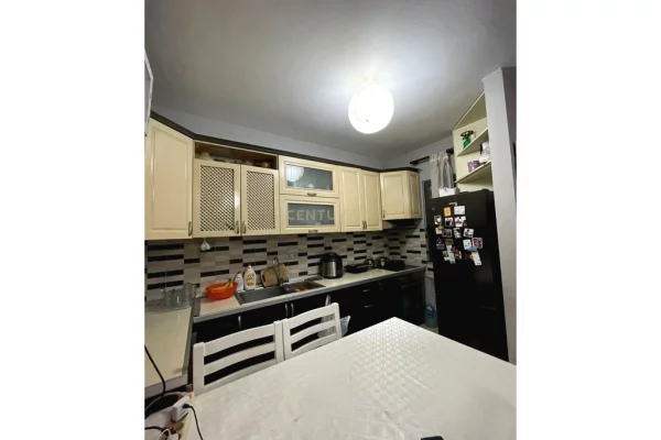 Shtepi ne shitje Apartament ne Tirane, 2+1, Mobilimi E mobiluar, Pagesa 165,000  Euro.