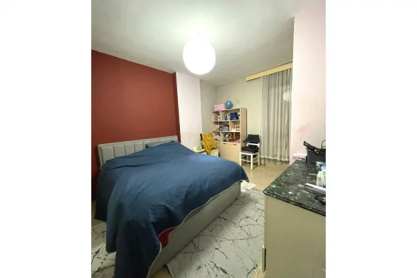 Shtepi ne shitje Apartament ne Tirane, 2+1, Mobilimi E mobiluar, Pagesa 165,000  Euro.