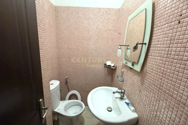 Shtepi ne shitje Apartament ne Tirane, 2+1, Mobilimi E mobiluar, Pagesa 165,000  Euro.