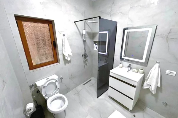 Shtepi me qera Apartament ne Tirane, 2+1, Mobilimi E mobiluar, Pagesa 800  Euro.