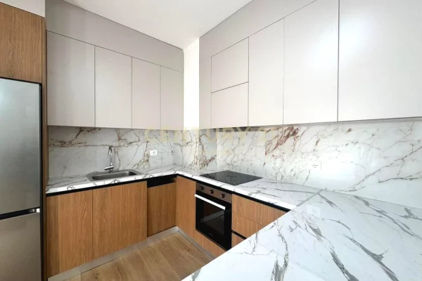 Appartamento in vendita a Tirana 2+1, Arredato