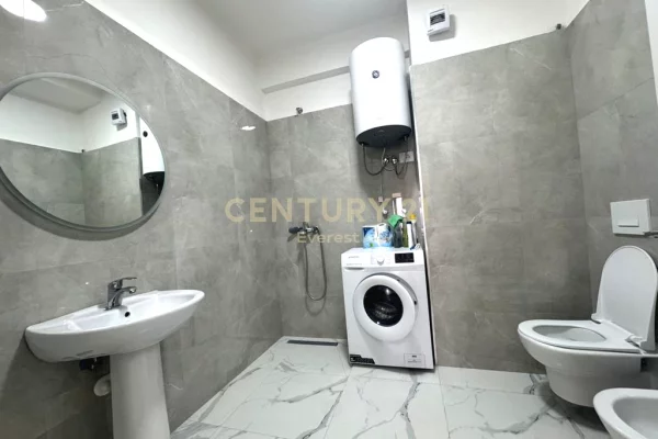 Appartamento in vendita a Tirana 2+1, Arredato