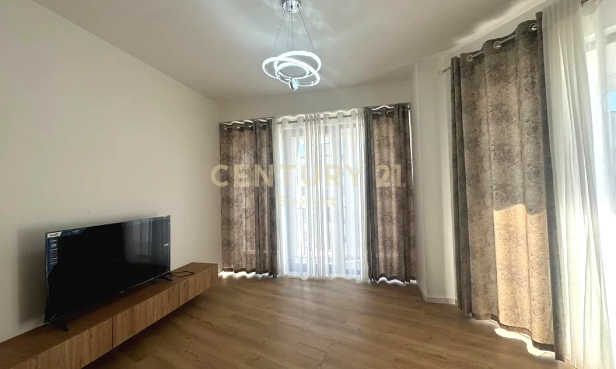 Appartamento in vendita a Tirana 2+1, Arredato