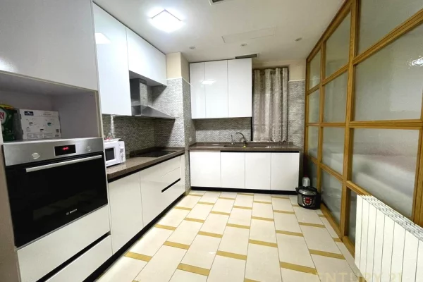 Shtepi me qera Apartament ne Tirane, 3+1, Mobilimi E mobiluar, Pagesa 1,300  Euro.