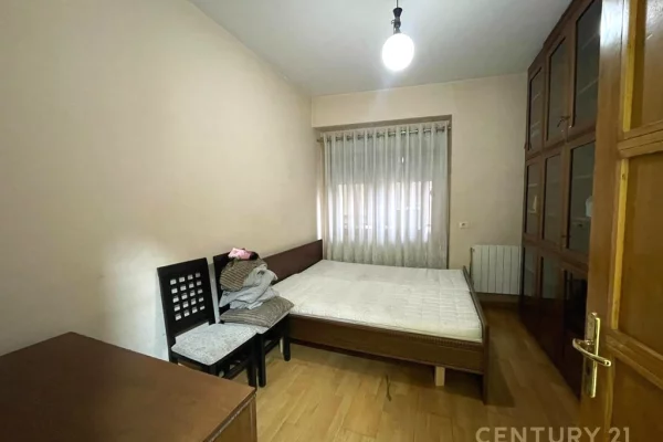 Shtepi me qera Apartament ne Tirane, 3+1, Mobilimi E mobiluar, Pagesa 1,300  Euro.