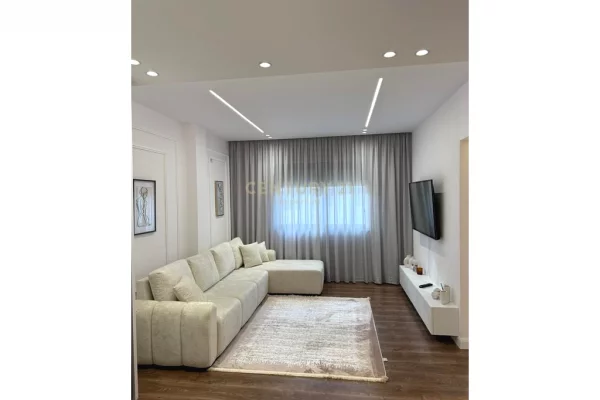 Shtepi ne shitje Apartament ne Tirane, 1+1, Mobilimi E mobiluar, Pagesa 118,000  Euro.